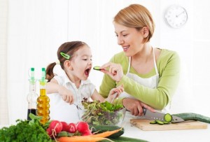 Как да създадем навици за здравословно хранене на детето?